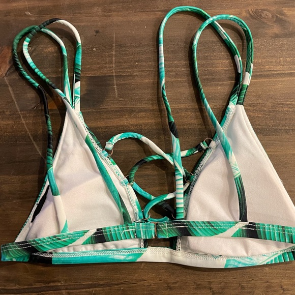Palm leaves lace up bikini top - Picture 3 of 3